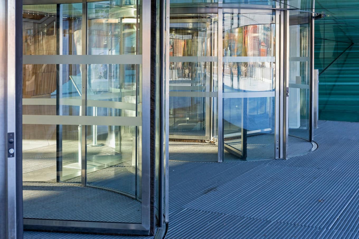 entrance to the shopping center